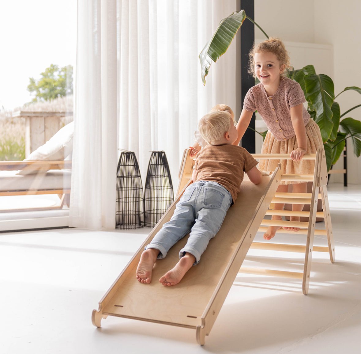 Houten Pikler klimdriehoek met glijbaan en klimhelling