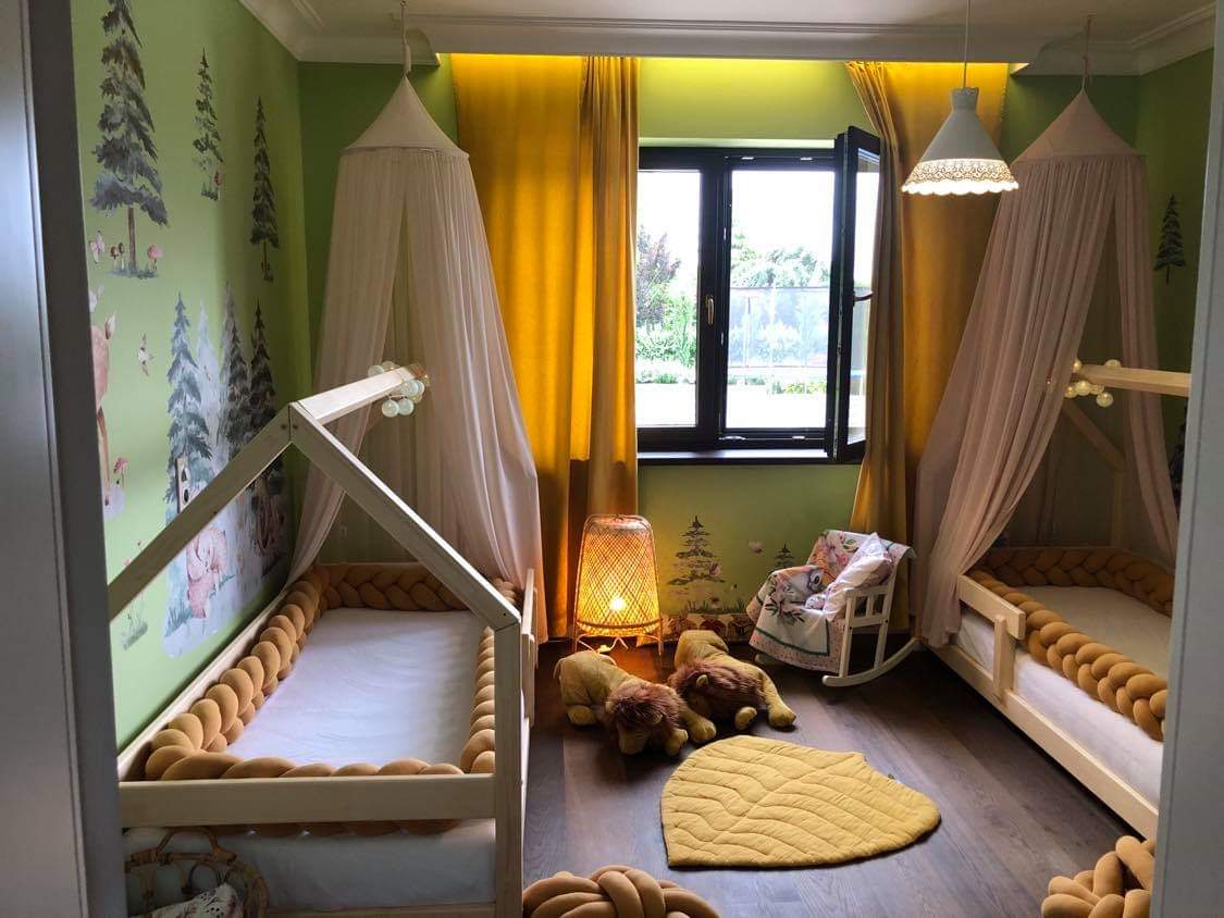 Huisbed Tery - houten kinderbed met bedrand