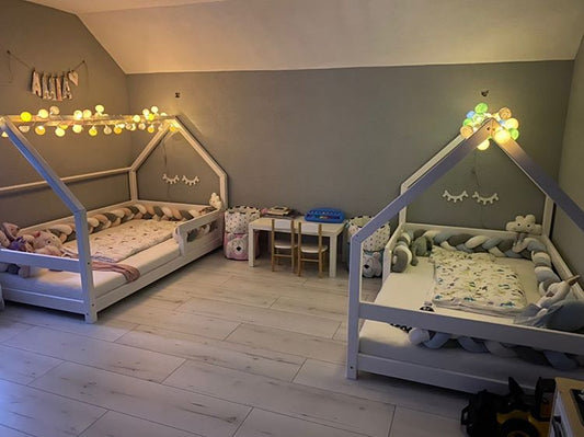 Huisbed Tery - houten kinderbed met bedrand -