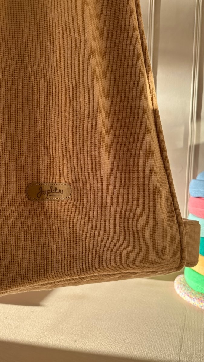 camel schommeldoek van wafeljersey aan het plafond bevestigd