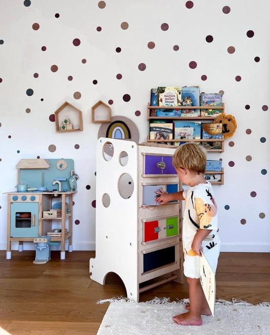 Leea montessori leertoren met sloten en deurtjes.jpg__PID:0f93fc8e-357f-473a-862c-636129cb2a76