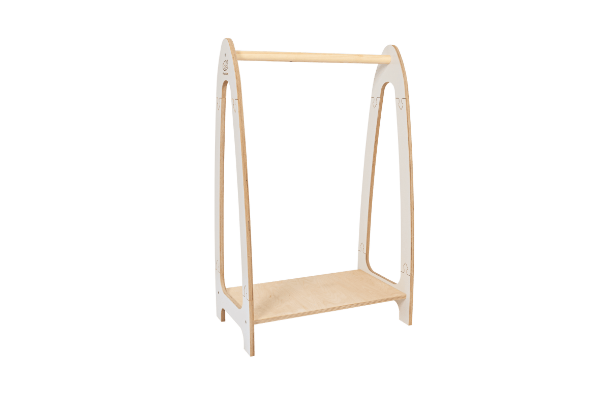 houten kinderkledingrek boog wit klein op kindhoogte