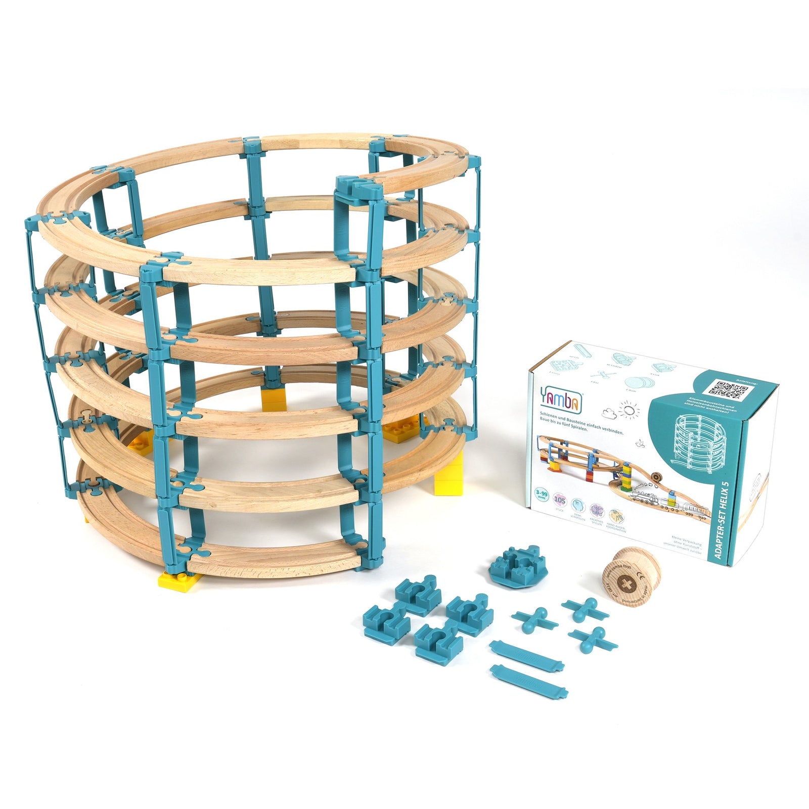Opgebouwde Yamba Helix 5 met houten treinrails op vijf niveaus naast de verpakking