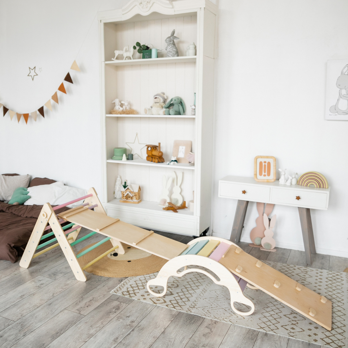 BusyKids Pikler groot set – driehoek, 2 planken &amp; balanswip – regenboog – productbeeld 27