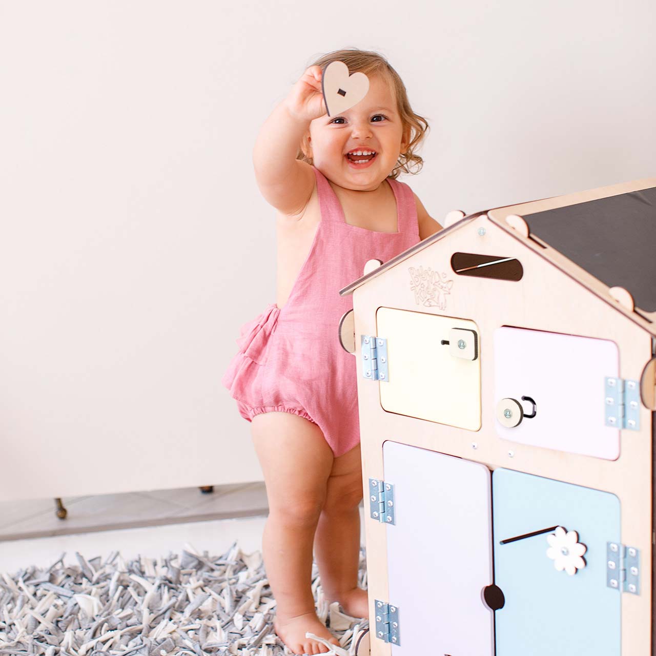 BusyKids Busy Board speelhuisje – naturel pastel, limited edition