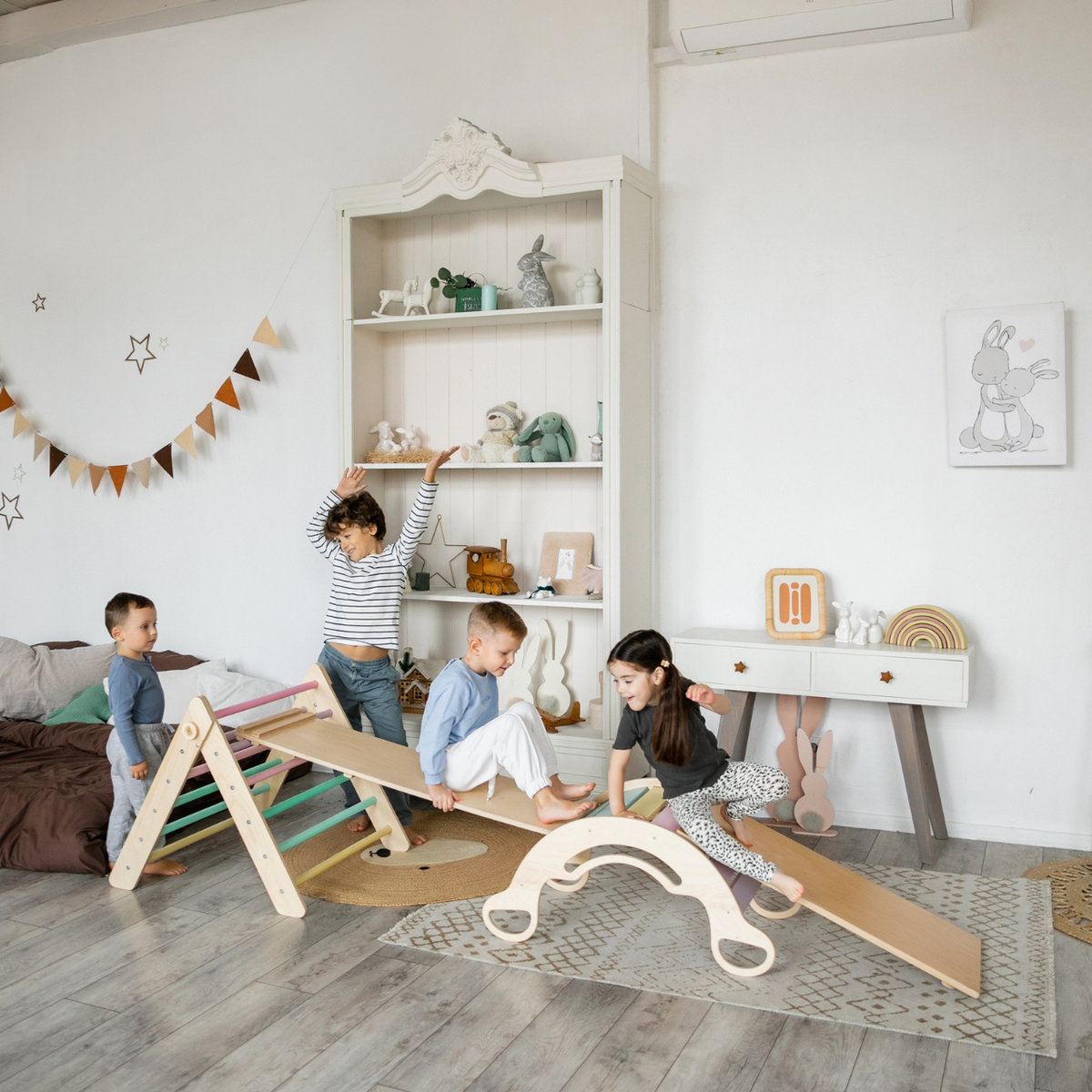 BusyKids Pikler groot set – driehoek, 2 planken &amp; balanswip – regenboog – productbeeld 26