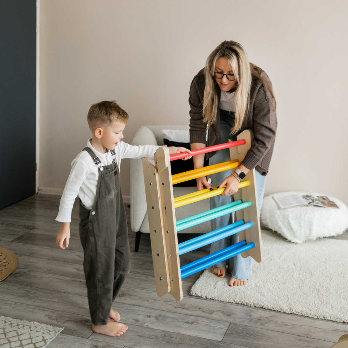 BusyKids Pikler set – driehoek, plank &amp; balanswip – regenboog – productbeeld 13