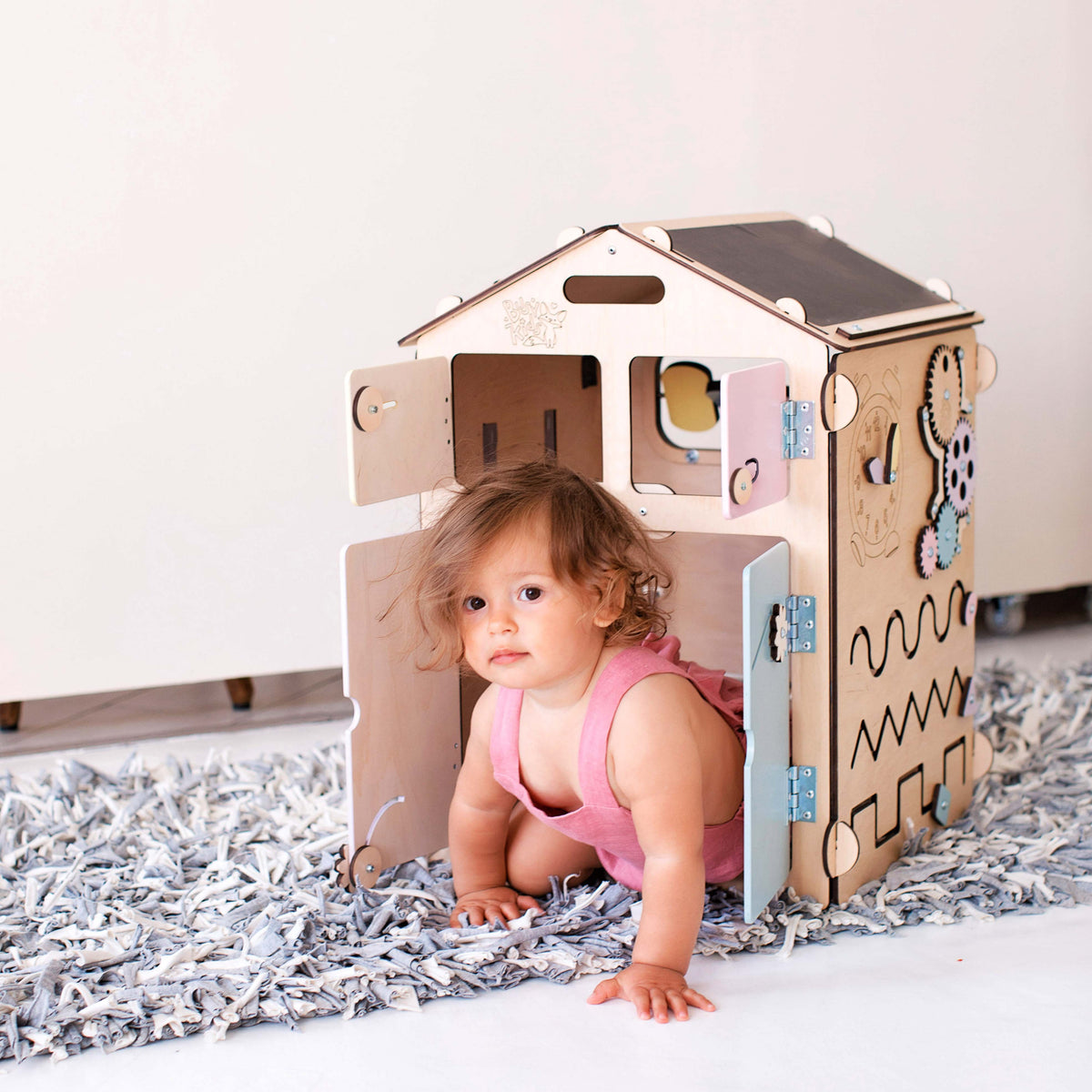 BusyKids Busy Board speelhuisje – naturel pastel, limited edition