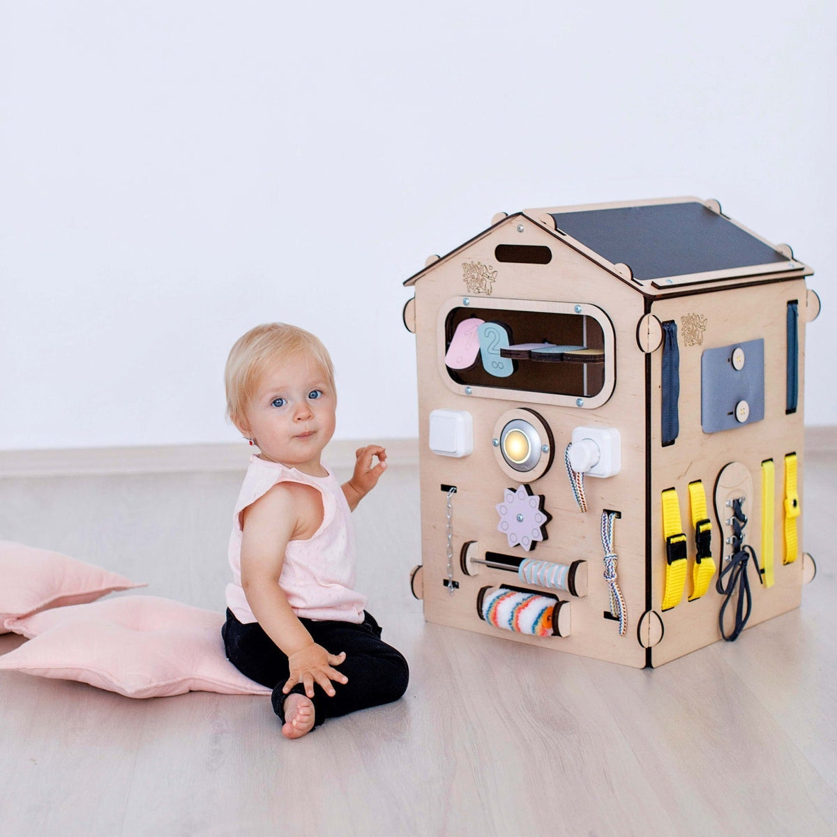 Set - BusyBoard Cottage natura/pastel and creative cube