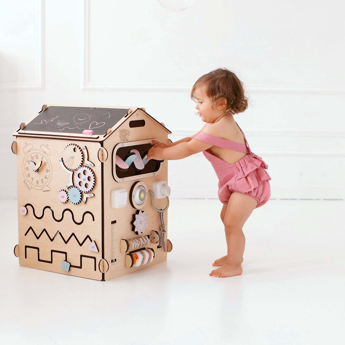 BusyKids Busy Board speelhuisje – naturel pastel, limited edition
