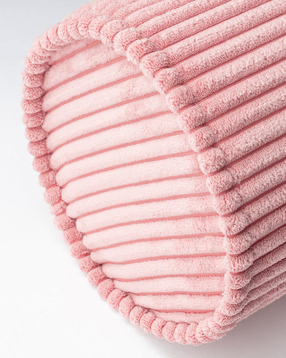 Wigiwama Pink Mousse Roll Cushion - ribstof kussen