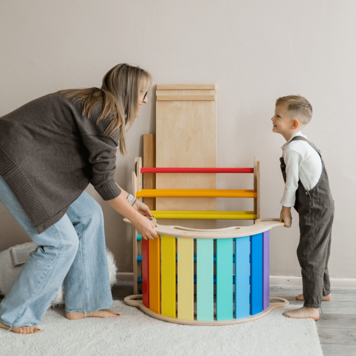BusyKids Pikler set – driehoek, plank & balanswip – regenboog – productbeeld 12