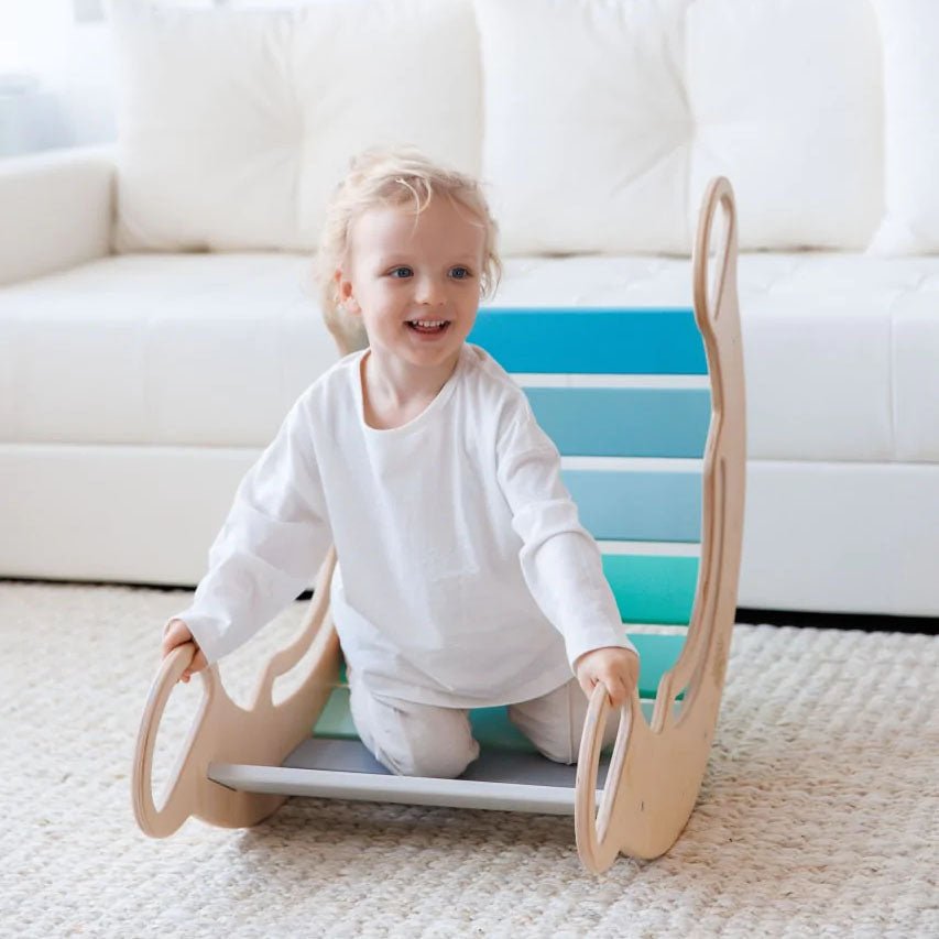 BusyKids Pikler set – driehoek, plank & balanswip – regenboog – productbeeld 23