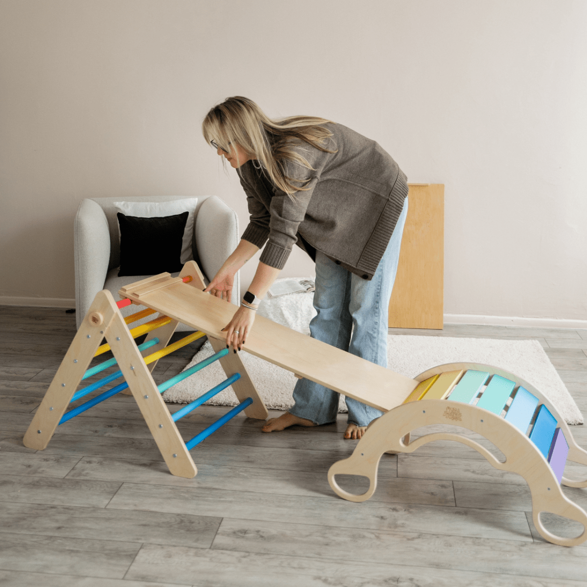 BusyKids Pikler set – driehoek, plank & balanswip – regenboog – productbeeld 6