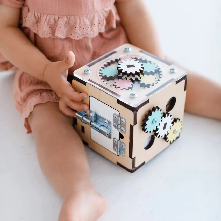 Set - Busy Board House White and Creative Cube