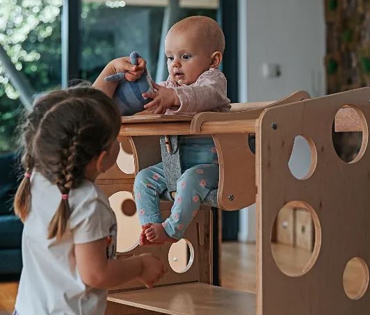 babyzitje voor leertoren voor baby's