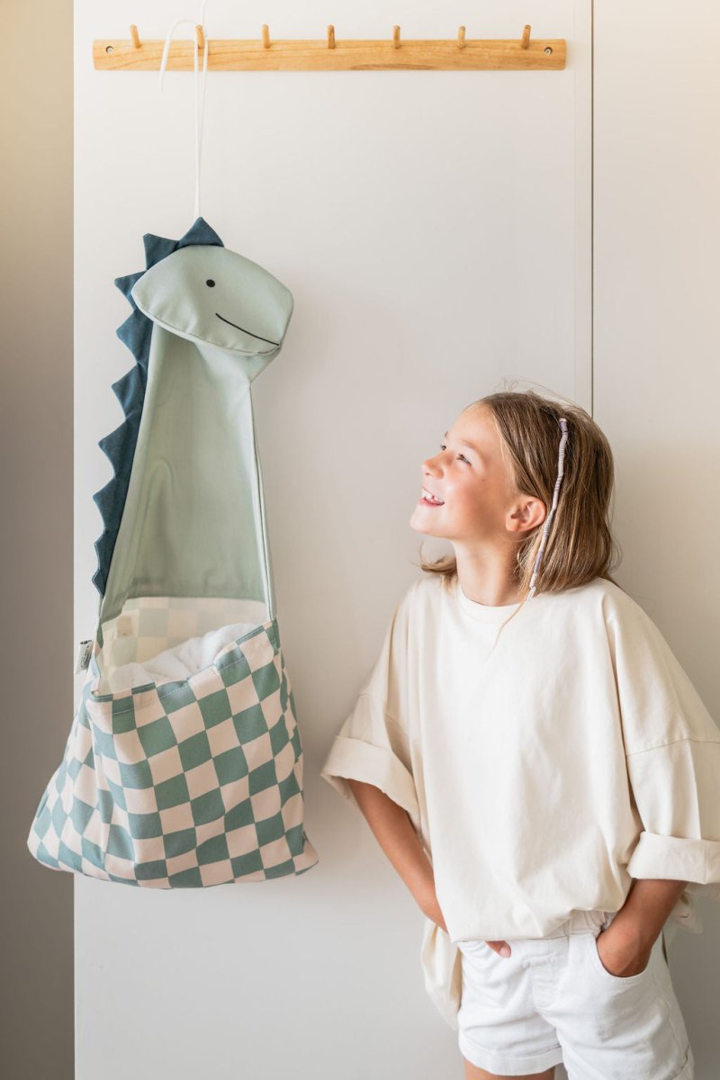 Toto Dino dichtgetrokken als draagtas voor onderweg
