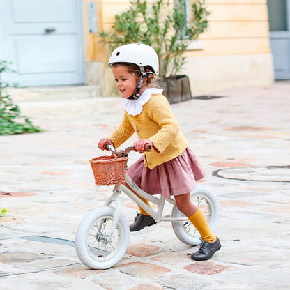 Baghera vintage loopfiets - beige - met rieten mandje en valhelm